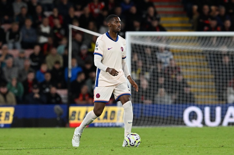 开云app-阿达拉比奥尤：生涯首秀是代表曼城1-5输给蓝军；儿时偶像有很多